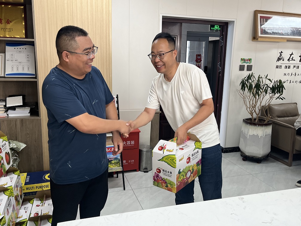 甘肅信合工程設(shè)計(jì)有限公司工會(huì)委員會(huì) 為員工發(fā)放夏日高溫福利