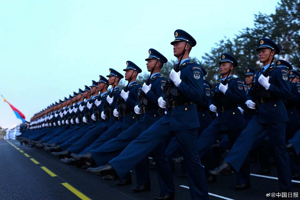甘肅信合工程設(shè)計有限公司組織集體觀看閱兵儀式，威武之師激勵奮發(fā)之志