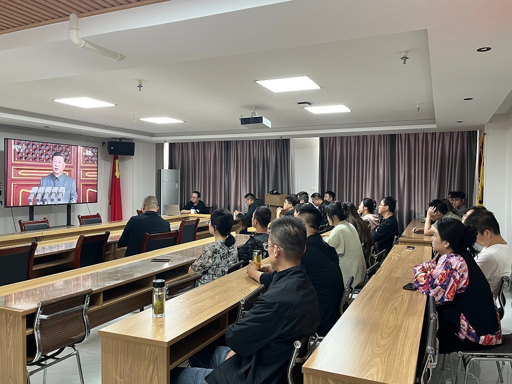 甘肅信合工程設(shè)計有限公司組織集體觀看閱兵儀式，威武之師激勵奮發(fā)之志